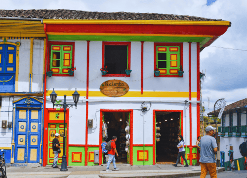 Eje Cafetero: café, montañas y paisajes que acarician el alma